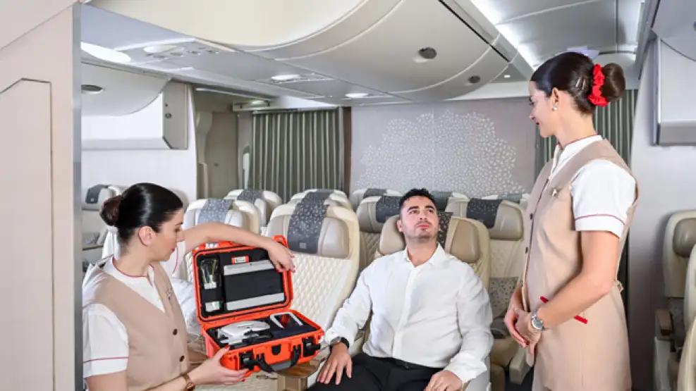 Salvar vidas en el aire: diseñan una estación pionera de telemedicina para los pasajeros a bordo